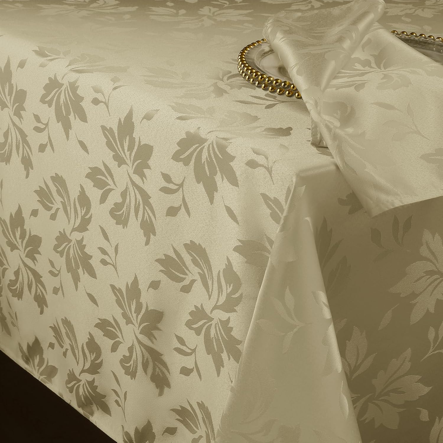 Beige tafelkleed voor buiten, wasbaar, 140 x 240 cm, rechthoekig, bloemen, jacquard-damastpatroon, waterafstotend tafelkleed, tafelkleed voor verjaardagen,