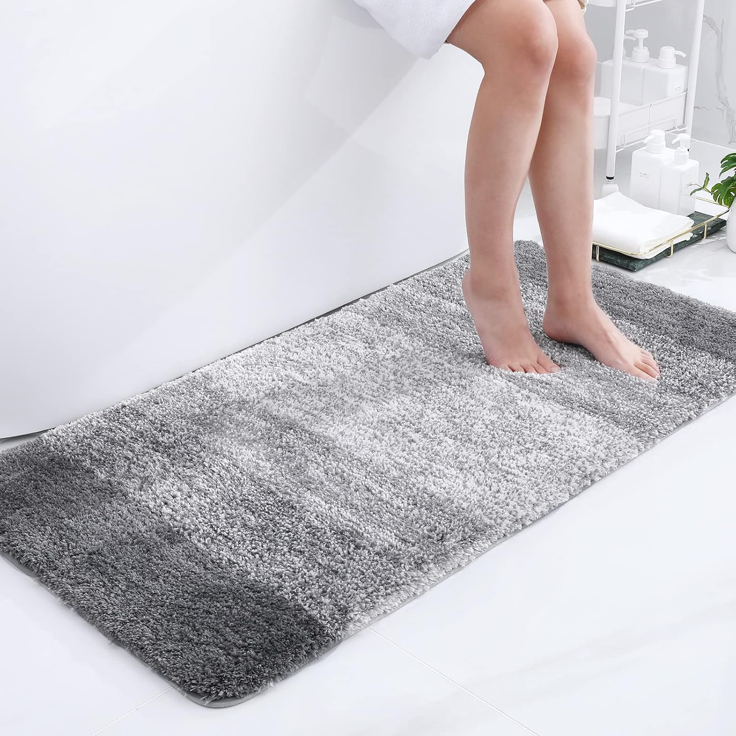 Zacht badkamertapijt 60 x 120 cm, antislip, wasbare badmat, zachte badmat met hoge pool, absorberende badmat van microvezel, douchemat (grijs)